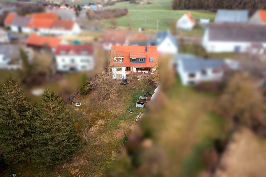 Hirn Immobilien GmbH - Immobilienangebot - Langenau / Albeck - Häuser - DREIFAMILIENHAUS MIT GROSSEM GRUNDSTÜCK IN LANGENAU-ALBECK!