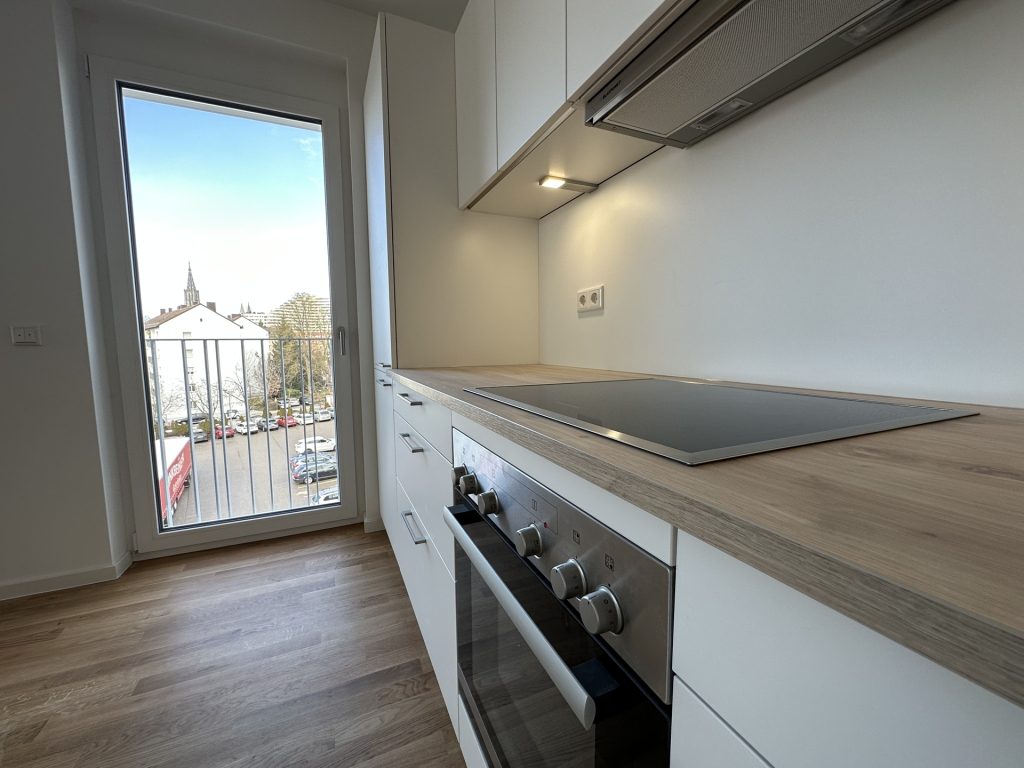 Hirn Immobilien GmbH - Immobilienangebot - Neu-Ulm - Wohnungen - 3-Zi.-Whg., 97,37 qm im 5. OG - SÜD STADT MITTE - ZUHAUSE MITTEN IN NEU-ULM