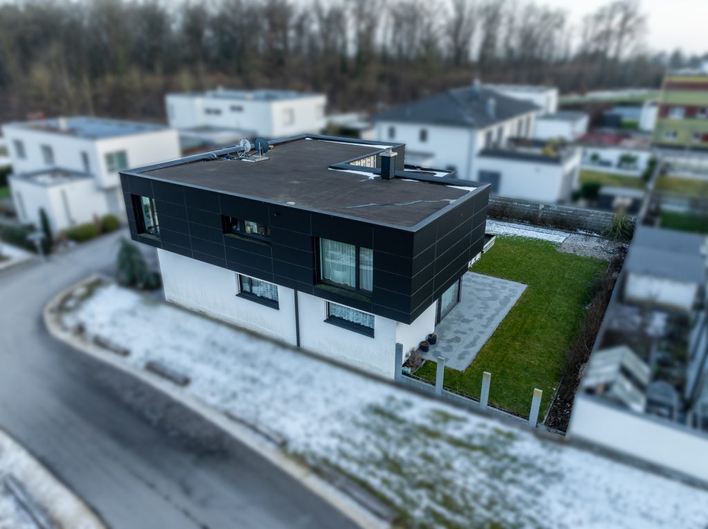 Hirn Immobilien GmbH - Immobilienangebot - Ulm - Häuser - Exklusives Einfamilienhaus in Böfingen-Lettenwald: Modernes Wohnen mit Luxus und Privatsphäre