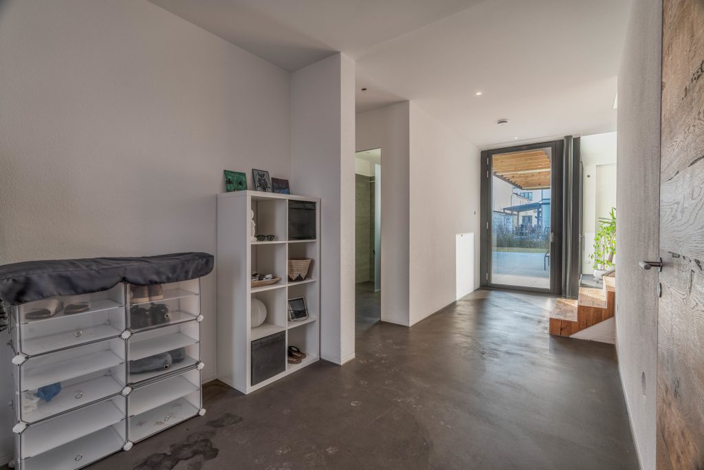 Hirn Immobilien GmbH - Immobilienangebot - Ulm - Häuser - Exklusives Einfamilienhaus in Böfingen-Lettenwald: Modernes Wohnen mit Luxus und Privatsphäre