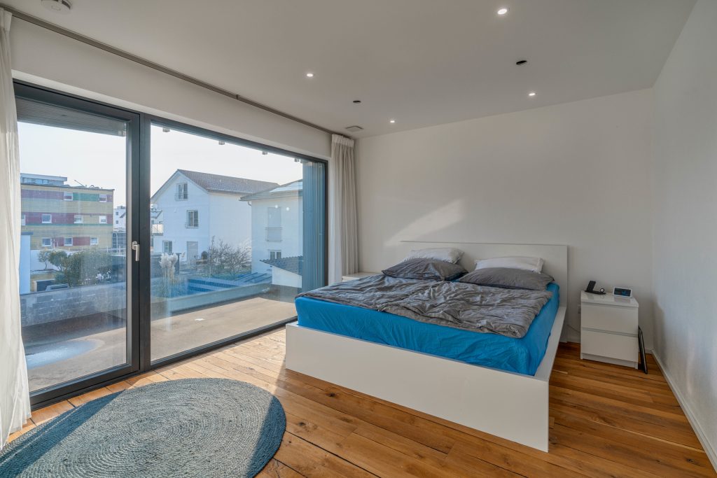 Hirn Immobilien GmbH - Immobilienangebot - Ulm - Häuser - Exklusives Einfamilienhaus in Böfingen-Lettenwald: Modernes Wohnen mit Luxus und Privatsphäre