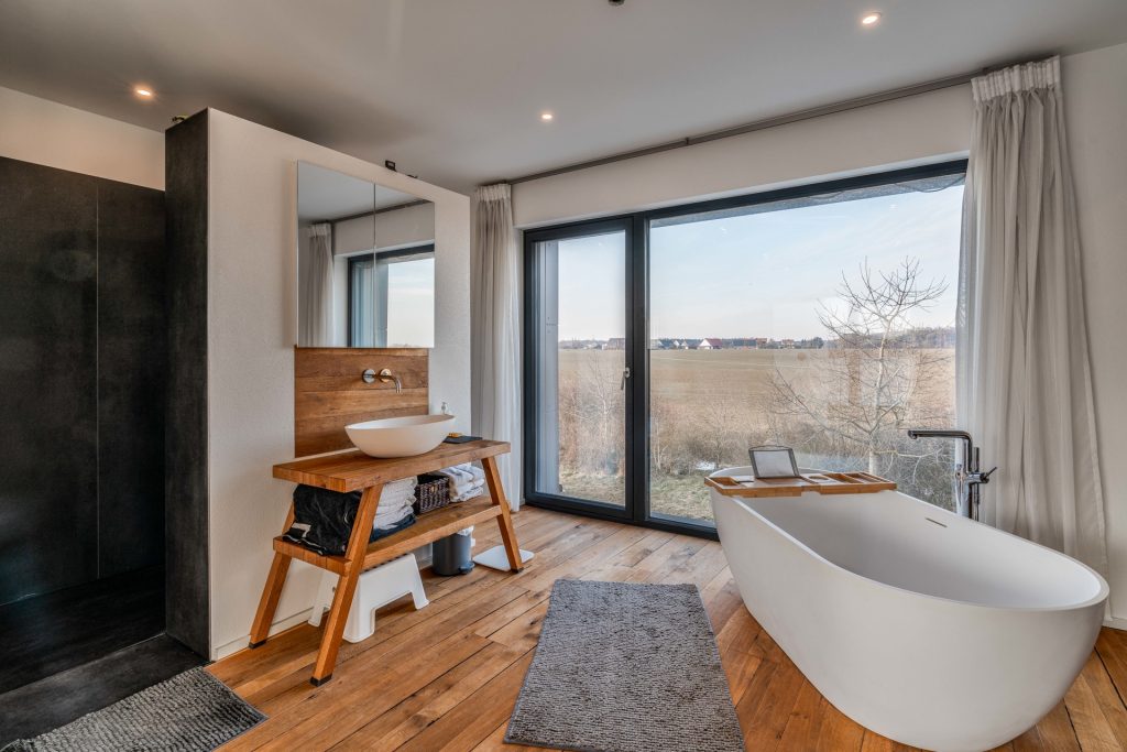 Hirn Immobilien GmbH - Immobilienangebot - Ulm - Häuser - Exklusives Einfamilienhaus in Böfingen-Lettenwald: Modernes Wohnen mit Luxus und Privatsphäre