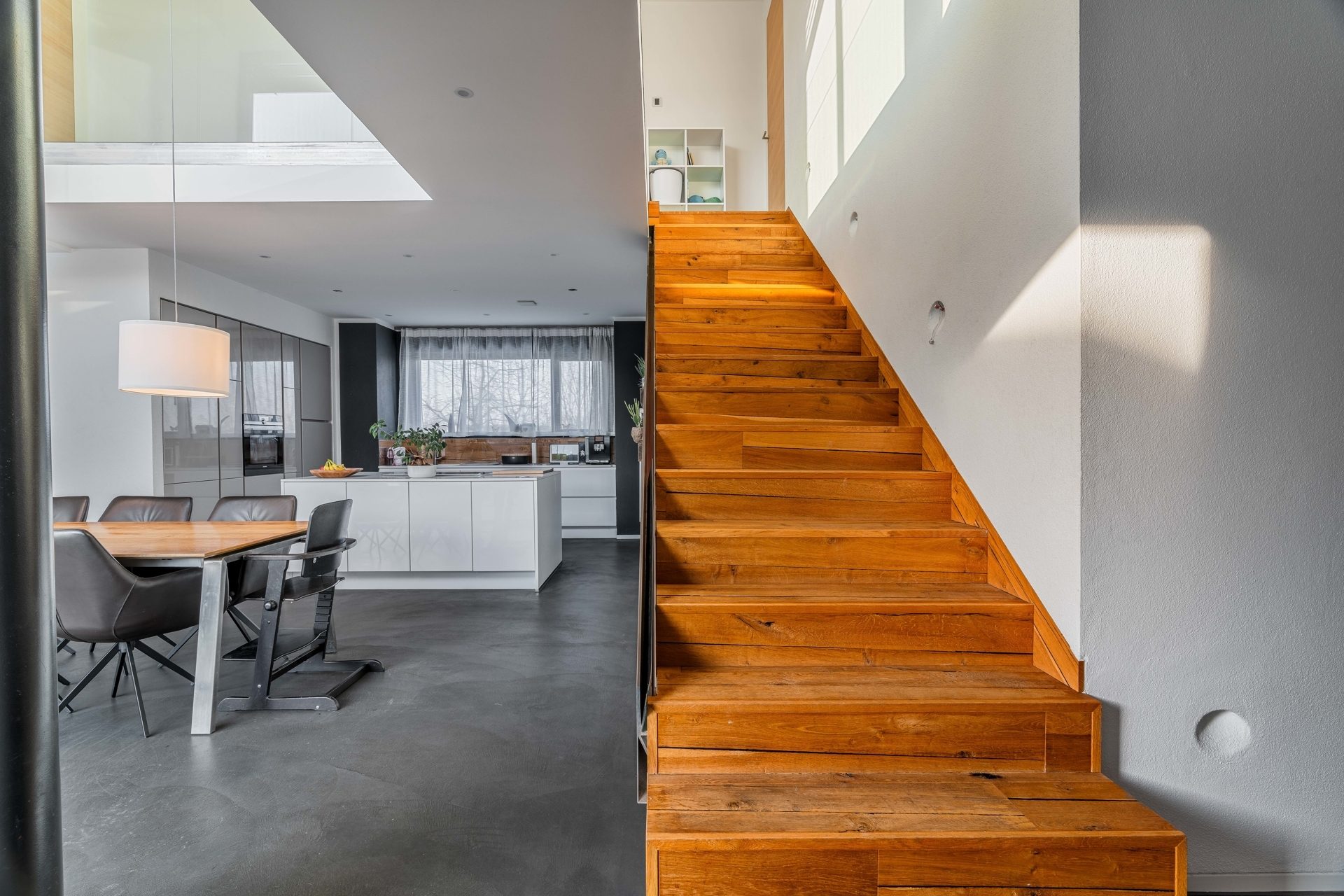 Hirn Immobilien GmbH - Immobilienangebot - Ulm - Häuser - Exklusives Einfamilienhaus in Böfingen-Lettenwald: Modernes Wohnen mit Luxus und Privatsphäre