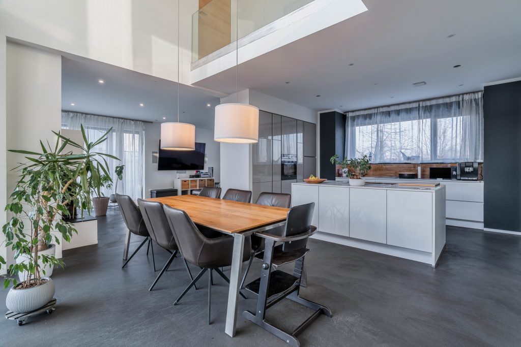 Hirn Immobilien GmbH - Immobilienangebot - Ulm - Häuser - Exklusives Einfamilienhaus in Böfingen-Lettenwald: Modernes Wohnen mit Luxus und Privatsphäre