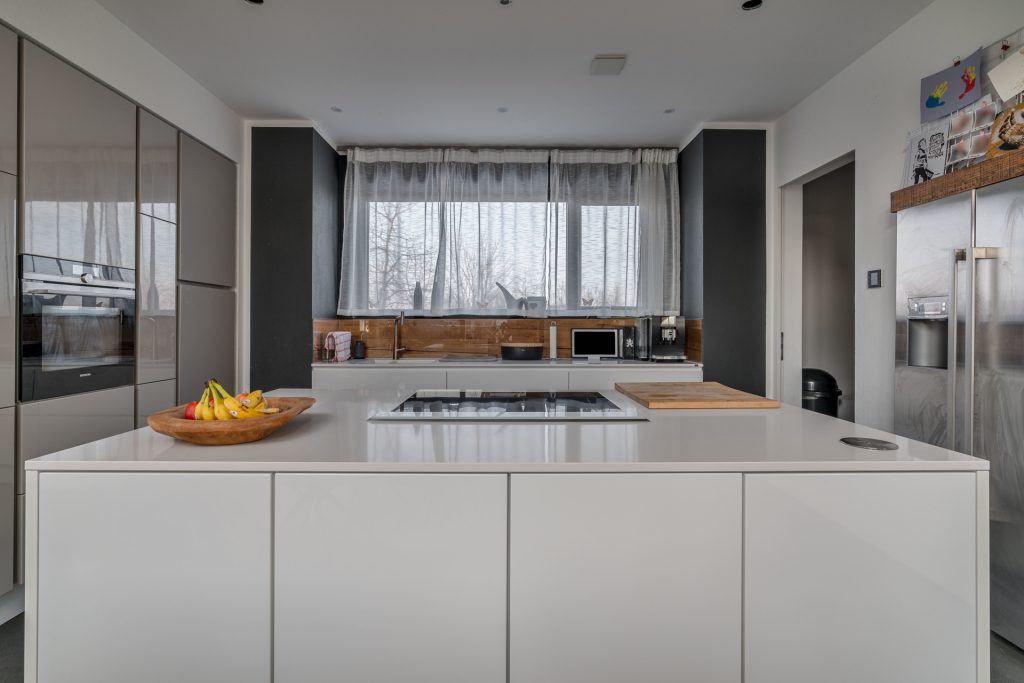 Hirn Immobilien GmbH - Immobilienangebot - Ulm - Häuser - Exklusives Einfamilienhaus in Böfingen-Lettenwald: Modernes Wohnen mit Luxus und Privatsphäre