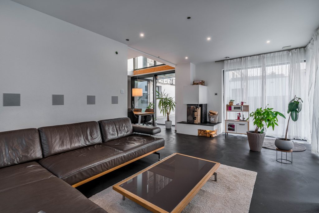 Hirn Immobilien GmbH - Immobilienangebot - Ulm - Häuser - Exklusives Einfamilienhaus in Böfingen-Lettenwald: Modernes Wohnen mit Luxus und Privatsphäre