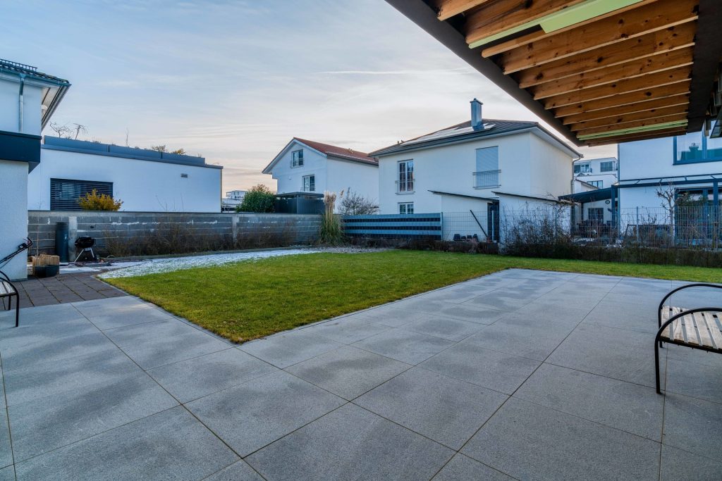 Hirn Immobilien GmbH - Immobilienangebot - Ulm - Häuser - Exklusives Einfamilienhaus in Böfingen-Lettenwald: Modernes Wohnen mit Luxus und Privatsphäre