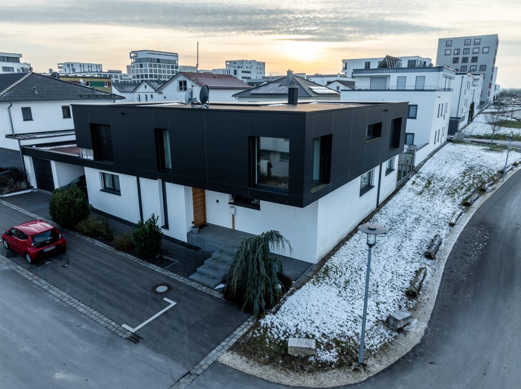 Hirn Immobilien GmbH - Immobilienangebot - Ulm - Häuser - Exklusives Einfamilienhaus in Böfingen-Lettenwald: Modernes Wohnen mit Luxus und Privatsphäre