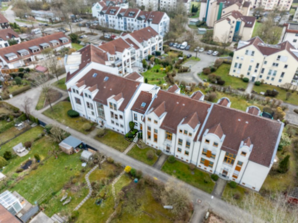Hirn Immobilien GmbH - Immobilienangebot - Ulm / Wiblingen - Häuser - BEGEHRTE WOHNLAGE IN ULM/WIBLINGEN – REIHENMITTELHAUS MIT WOHLFÜHLCHARAKTER