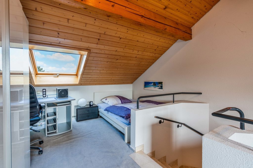 Hirn Immobilien GmbH - Immobilienangebot - Ulm / Wiblingen - Häuser - BEGEHRTE WOHNLAGE IN ULM/WIBLINGEN – REIHENMITTELHAUS MIT WOHLFÜHLCHARAKTER