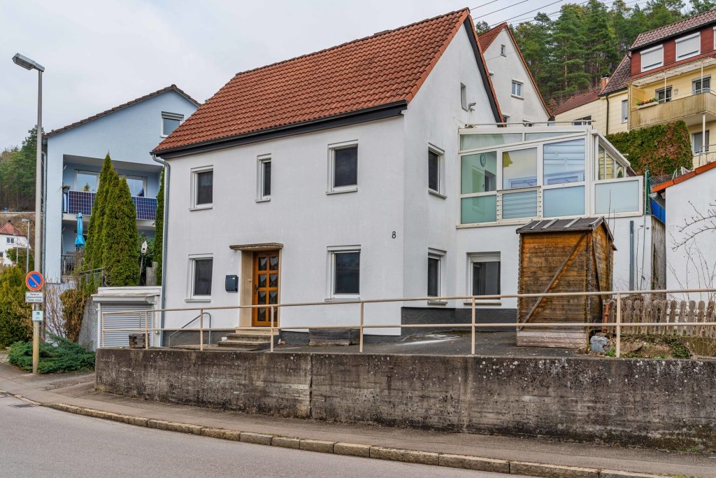 Hirn Immobilien GmbH - Immobilienangebot - Blaustein / Herrlingen - Häuser - EINFAMILIENHAUS MIT CHARME UND SANIERUNGSBEDARF IN BLAUSTEIN/HERRLINGEN