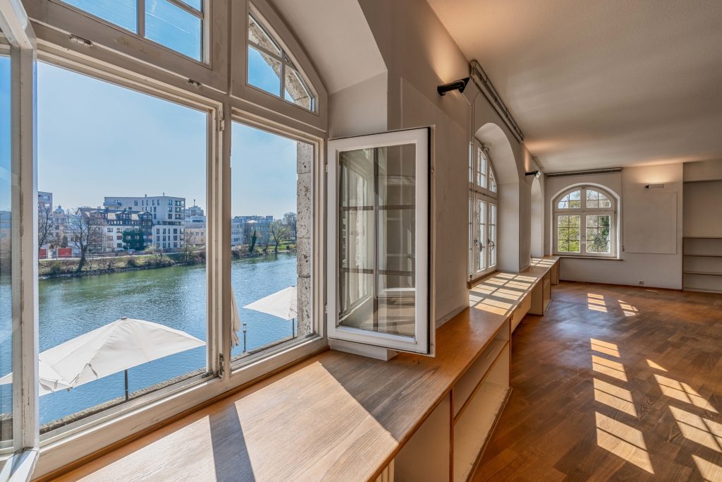 Hirn Immobilien GmbH - Immobilienangebot - Ulm - Wohnungen - EINMALIGE GELEGENHEIT - TRAUMHAFTE 5-ZIMMER WOHNUNG DIREKT AM ULMER DONAUUFER