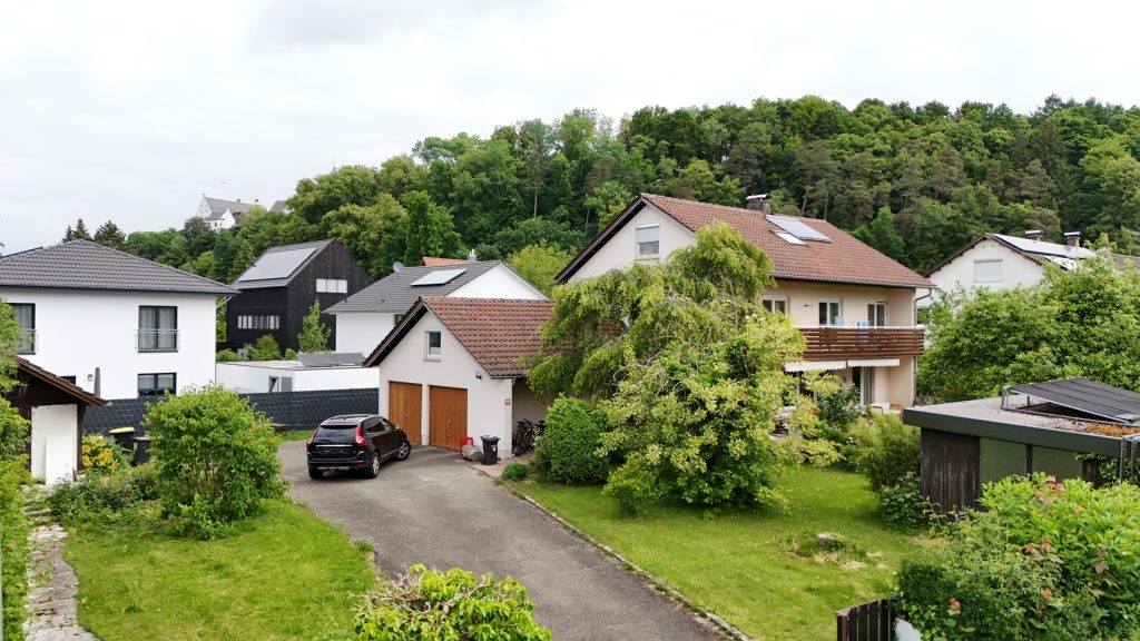 Hirn Immobilien GmbH - Immobilienangebot - Illertissen - Häuser - Großzügiges Einfamilienhaus in Illertissen
