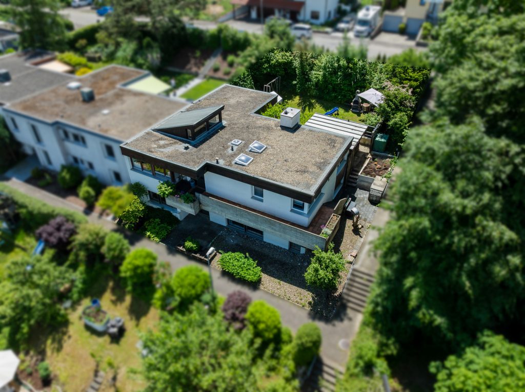 Hirn Immobilien GmbH - Immobilienangebot - Blaustein - Häuser - LICHT. LAGE. LEBENSQUALITÄT.
REIHENECKHAUS MIT EINLIEGERWOHNUNG IN BLAUSTEIN!