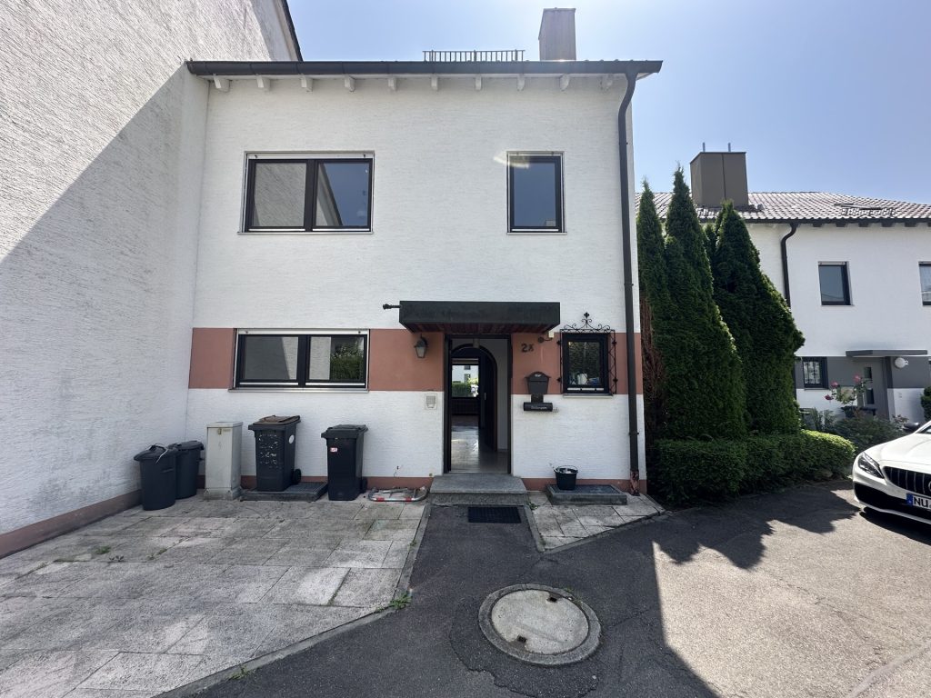 Hirn Immobilien GmbH - Immobilienangebot - Neu-Ulm - Häuser - Platz für die ganze Familie - Gartenglück im Neu-Ulmer Stadtteil Offenhausen
