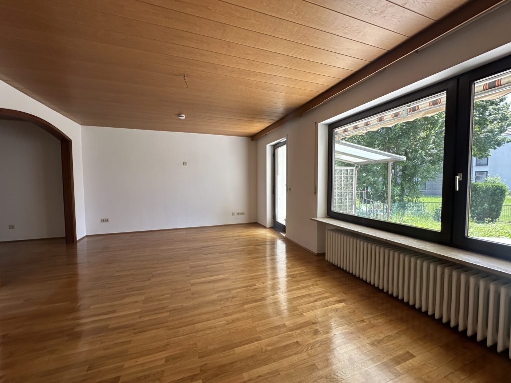 Hirn Immobilien GmbH - Immobilienangebot - Neu-Ulm - Häuser - Platz für die ganze Familie - Gartenglück im Neu-Ulmer Stadtteil Offenhausen