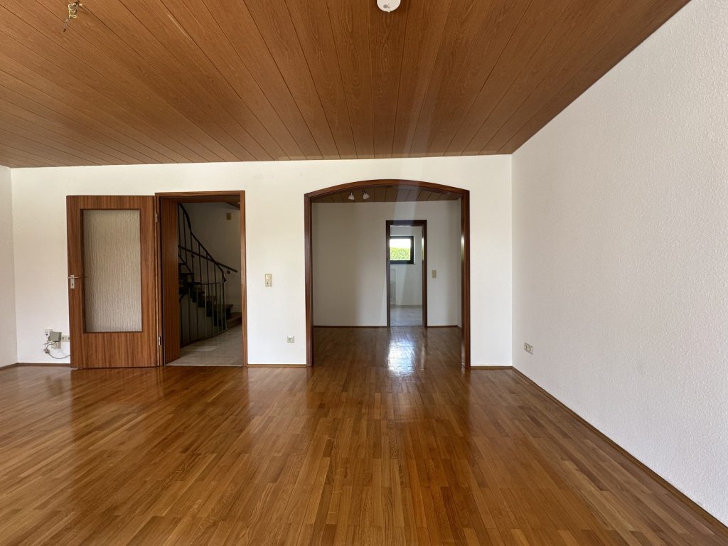 Hirn Immobilien GmbH - Immobilienangebot - Neu-Ulm - Häuser - Platz für die ganze Familie - Gartenglück im Neu-Ulmer Stadtteil Offenhausen