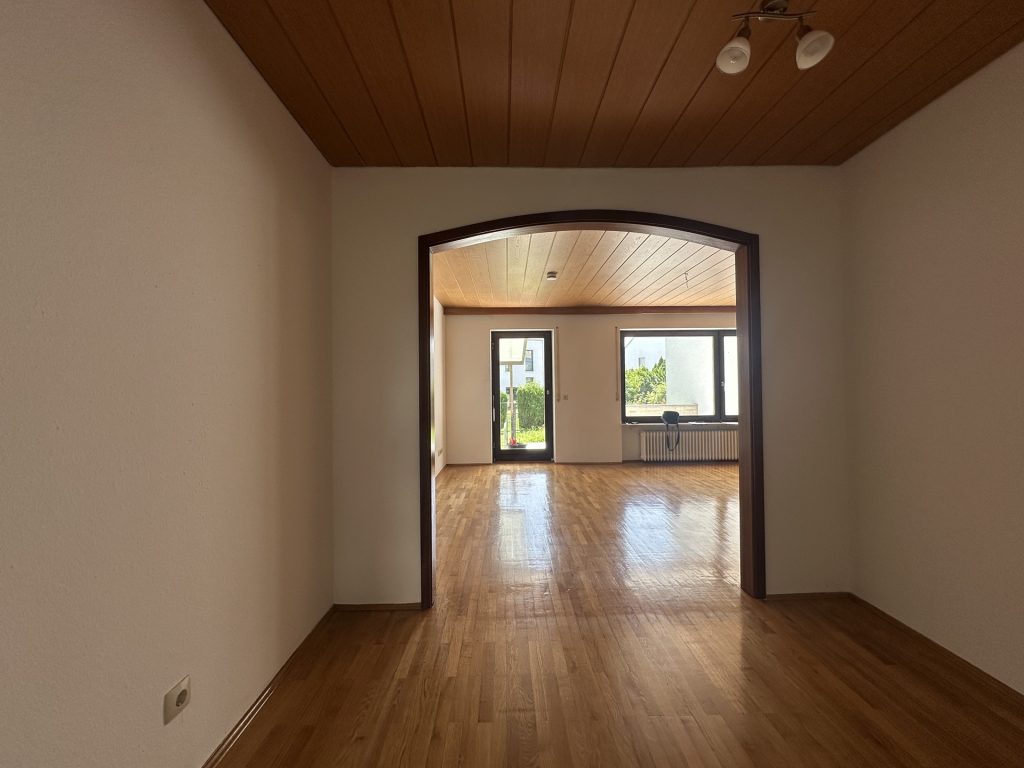 Hirn Immobilien GmbH - Immobilienangebot - Neu-Ulm - Häuser - Platz für die ganze Familie - Gartenglück im Neu-Ulmer Stadtteil Offenhausen