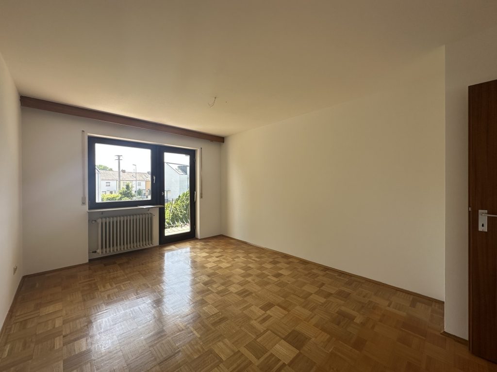 Hirn Immobilien GmbH - Immobilienangebot - Neu-Ulm - Häuser - Platz für die ganze Familie - Gartenglück im Neu-Ulmer Stadtteil Offenhausen