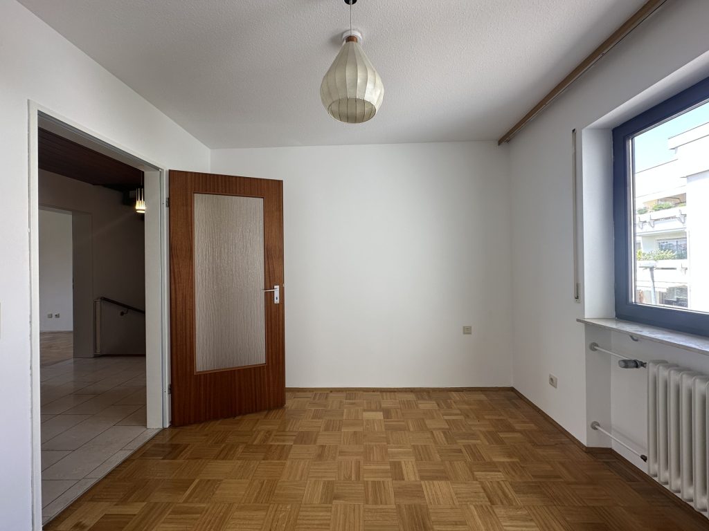 Hirn Immobilien GmbH - Immobilienangebot - Neu-Ulm - Häuser - Platz für die ganze Familie - Gartenglück im Neu-Ulmer Stadtteil Offenhausen