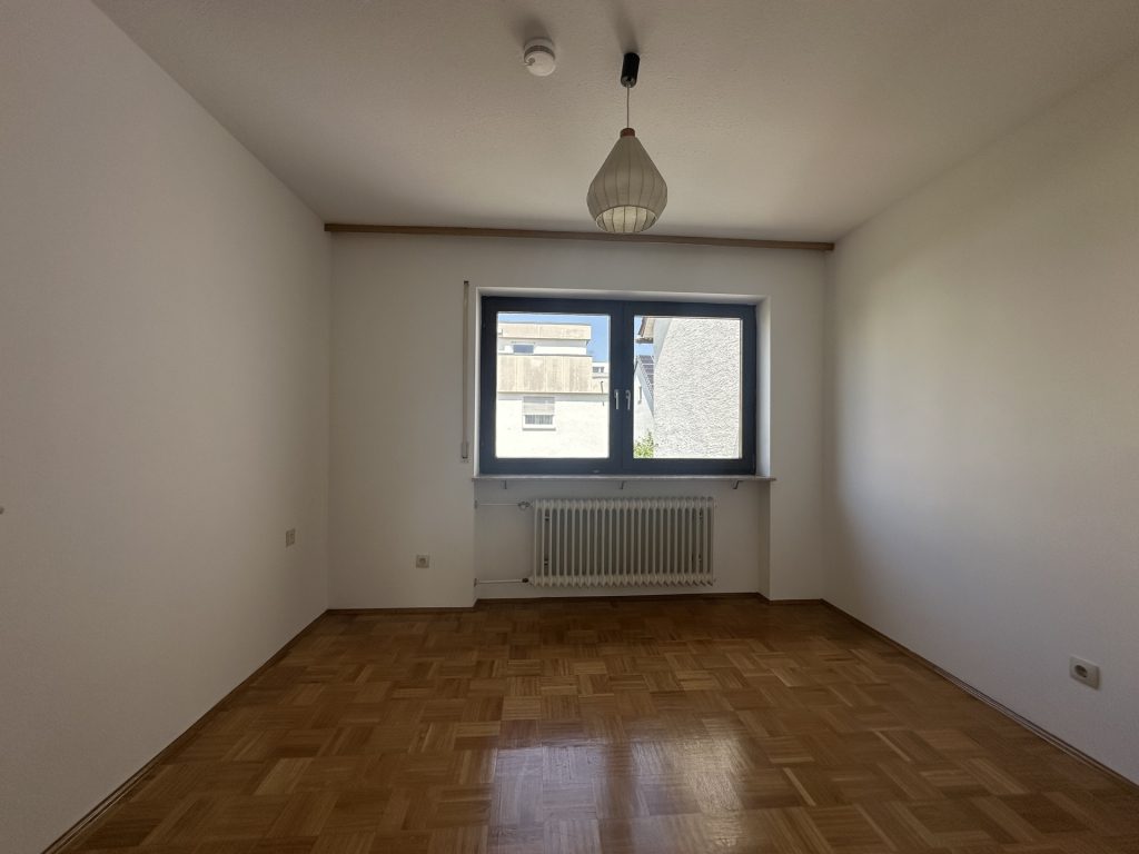 Hirn Immobilien GmbH - Immobilienangebot - Neu-Ulm - Häuser - Platz für die ganze Familie - Gartenglück im Neu-Ulmer Stadtteil Offenhausen