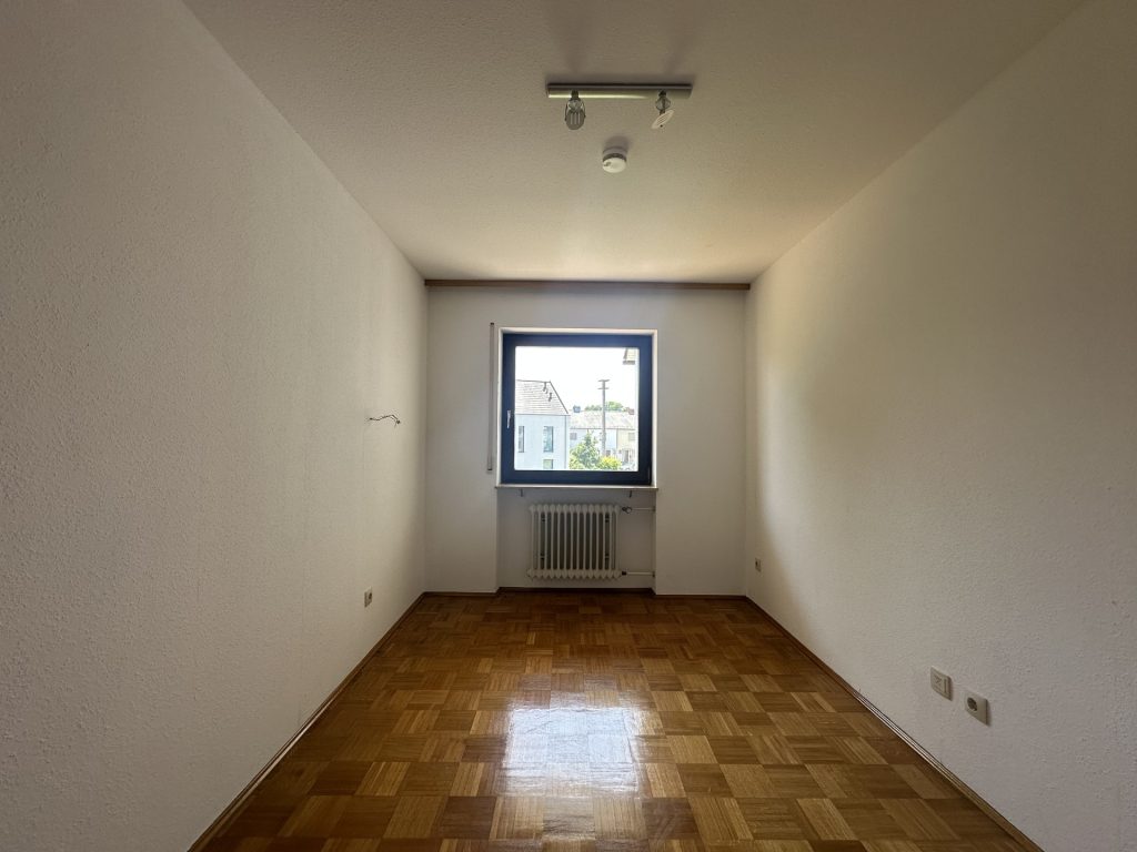 Hirn Immobilien GmbH - Immobilienangebot - Neu-Ulm - Häuser - Platz für die ganze Familie - Gartenglück im Neu-Ulmer Stadtteil Offenhausen