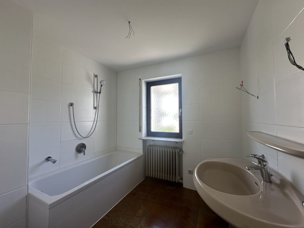 Hirn Immobilien GmbH - Immobilienangebot - Neu-Ulm - Häuser - Platz für die ganze Familie - Gartenglück im Neu-Ulmer Stadtteil Offenhausen