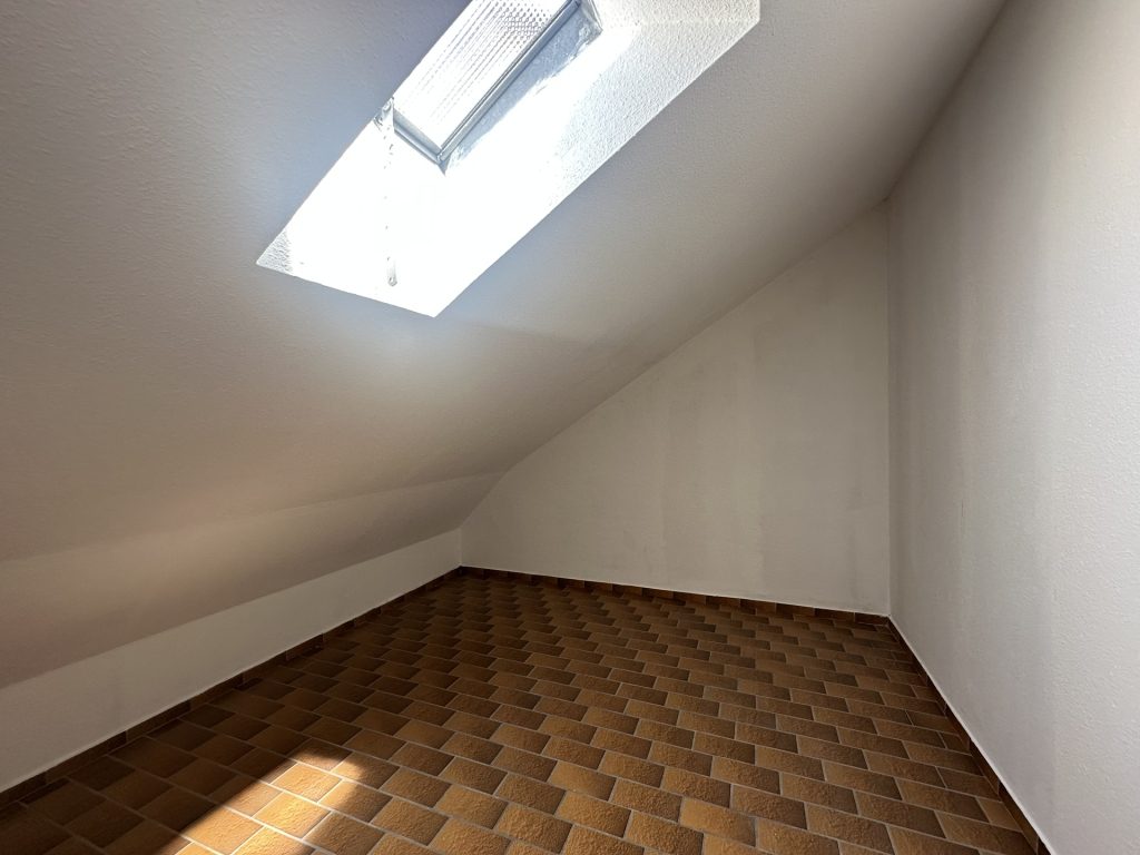 Hirn Immobilien GmbH - Immobilienangebot - Neu-Ulm - Häuser - Platz für die ganze Familie - Gartenglück im Neu-Ulmer Stadtteil Offenhausen