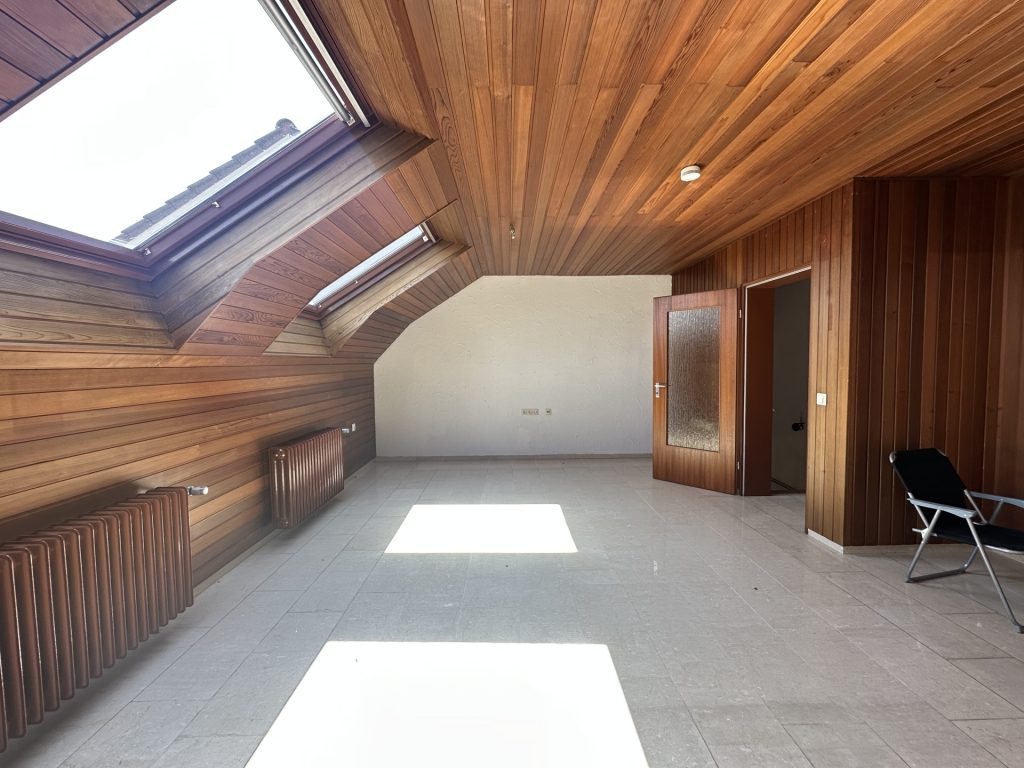 Hirn Immobilien GmbH - Immobilienangebot - Neu-Ulm - Häuser - Platz für die ganze Familie - Gartenglück im Neu-Ulmer Stadtteil Offenhausen