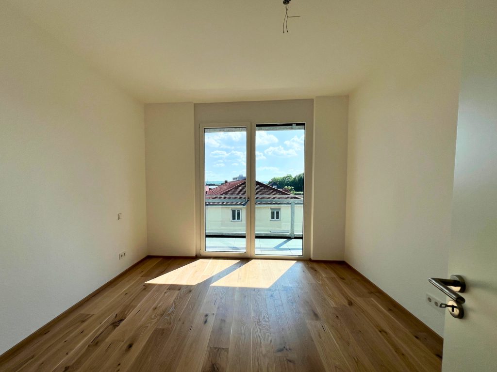 Hirn Immobilien GmbH - Immobilienangebot - Langenau - Wohnungen - HELLE 3-ZIMMER WOHNUNG IM 2. OG MIT GROSSER ÜBERDACHTER TERRASSE IN LANGENAU