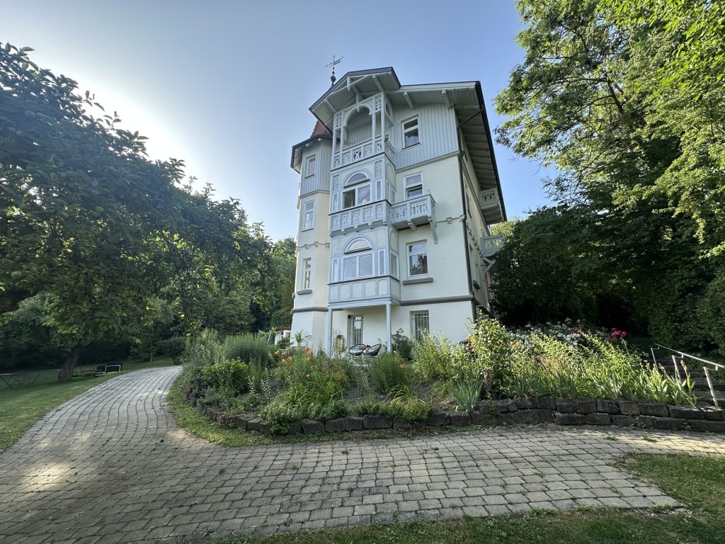 Hirn Immobilien GmbH - Immobilienangebot - Ulm - Wohnungen - "TRAUMHAFTE ERDGESCHOSSWOHNUNG MIT CHARME AUF DEM ULMER MICHELSBERG"