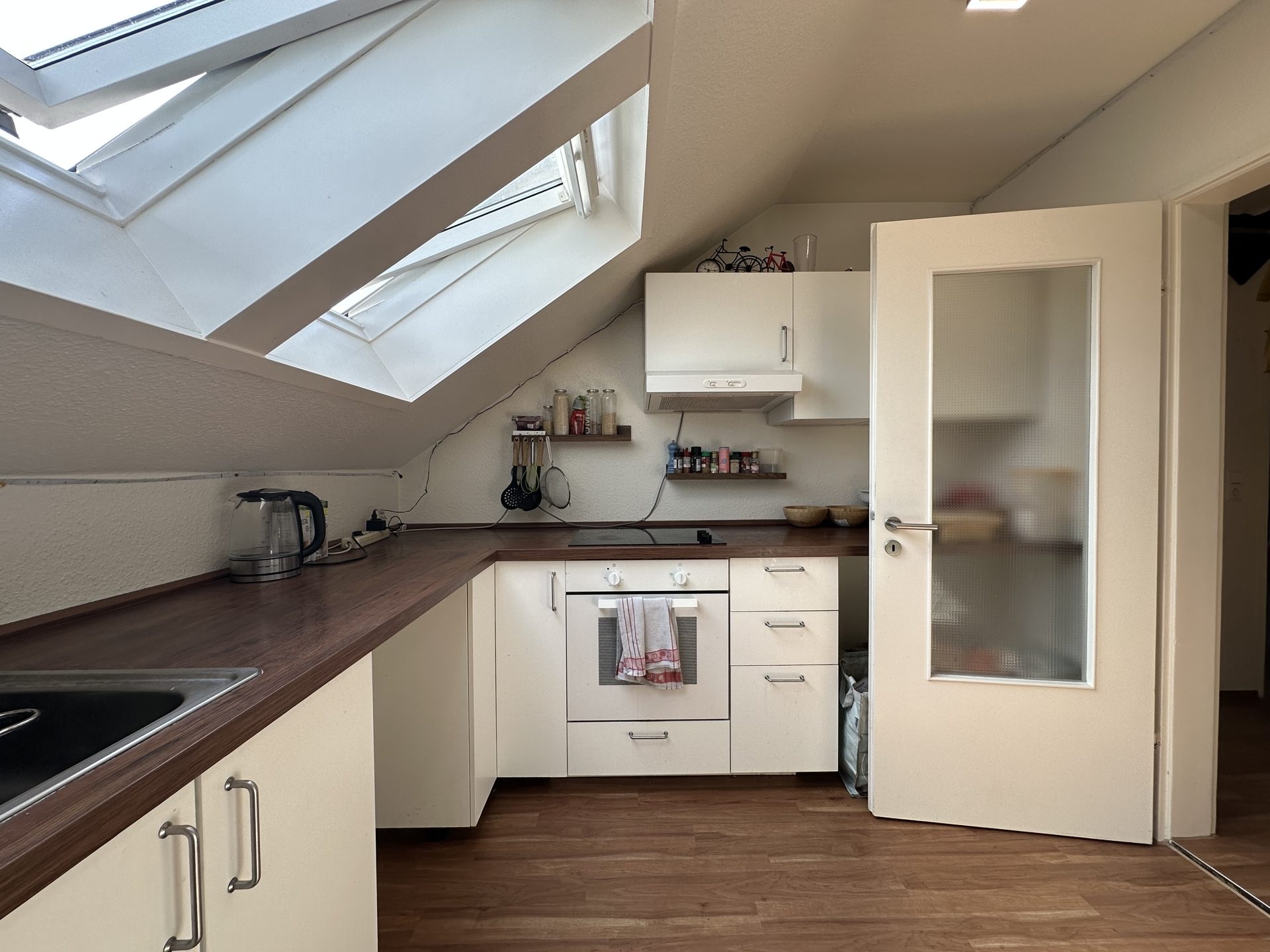 Hirn Immobilien GmbH - Immobilienangebot - Ulm - Wohnungen - "GEPFLEGTE 4 ZIMMER-DACHWOHNUNG AUF DEM ULMER KUHBERG"