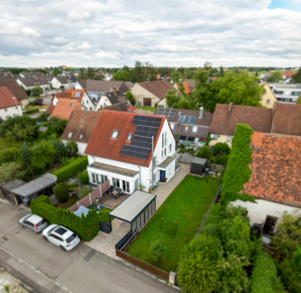 Hirn Immobilien GmbH - Immobilienangebot - Langenau - Häuser - CHARMANTE DOPPELHAUSHÄLFTE MIT PV-ANLAGE UND SPEICHER IM HERZEN VON LANGENAU