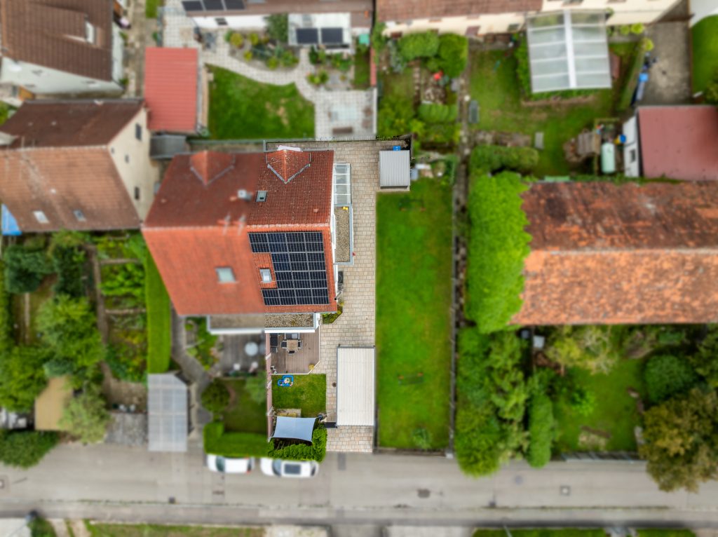 Hirn Immobilien GmbH - Immobilienangebot - Langenau - Häuser - CHARMANTE DOPPELHAUSHÄLFTE MIT PV-ANLAGE UND SPEICHER IM HERZEN VON LANGENAU