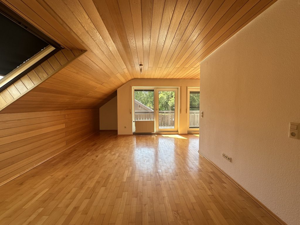 Hirn Immobilien GmbH - Immobilienangebot - Langenau / Hörvelsingen - Wohnungen - Dachgeschosswohnung mit Süd-West Balkon in ruhiger Lage in Langenau/ Hörvelsingen