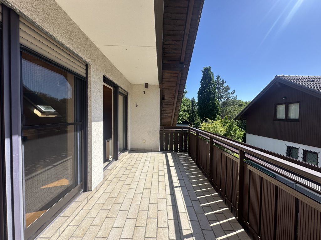 Hirn Immobilien GmbH - Immobilienangebot - Langenau / Hörvelsingen - Wohnungen - Dachgeschosswohnung mit Süd-West Balkon in ruhiger Lage in Langenau/ Hörvelsingen