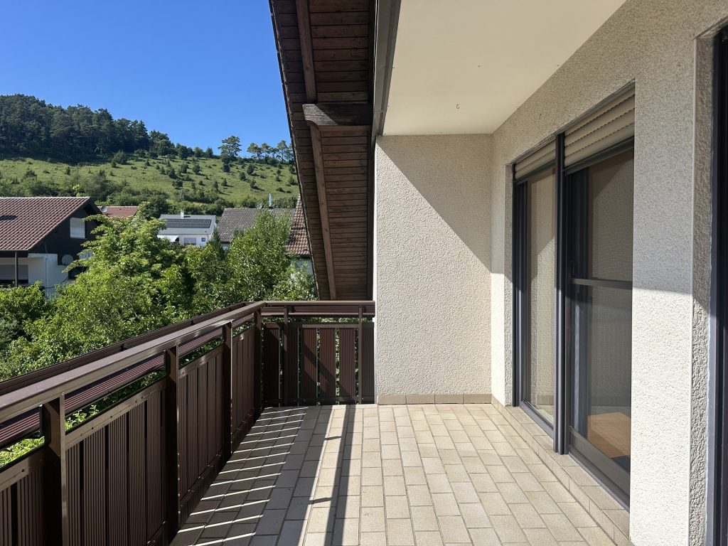 Hirn Immobilien GmbH - Immobilienangebot - Langenau / Hörvelsingen - Wohnungen - Dachgeschosswohnung mit Süd-West Balkon in ruhiger Lage in Langenau/ Hörvelsingen