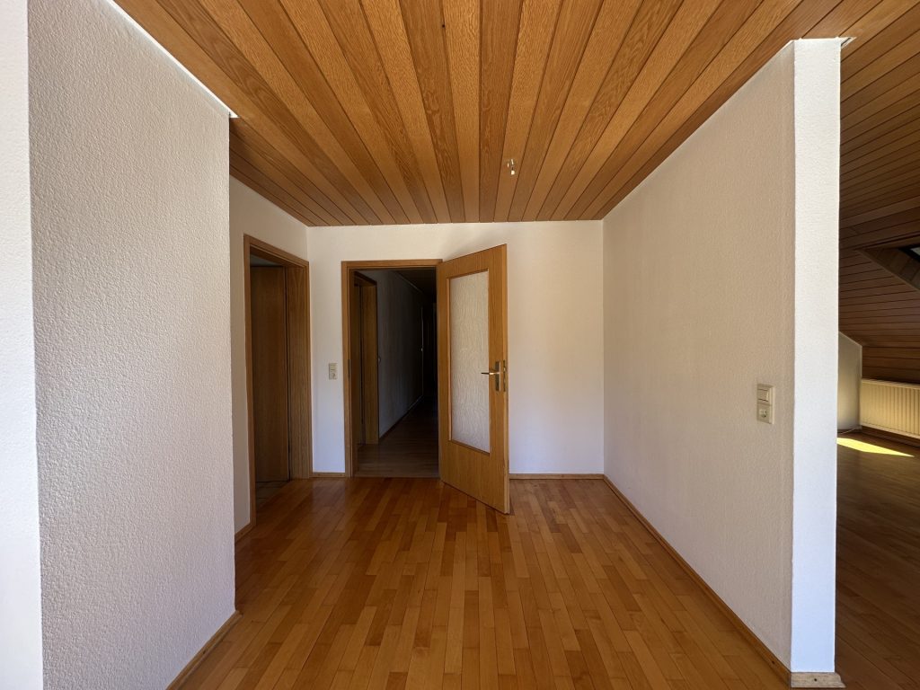 Hirn Immobilien GmbH - Immobilienangebot - Langenau / Hörvelsingen - Wohnungen - Dachgeschosswohnung mit Süd-West Balkon in ruhiger Lage in Langenau/ Hörvelsingen