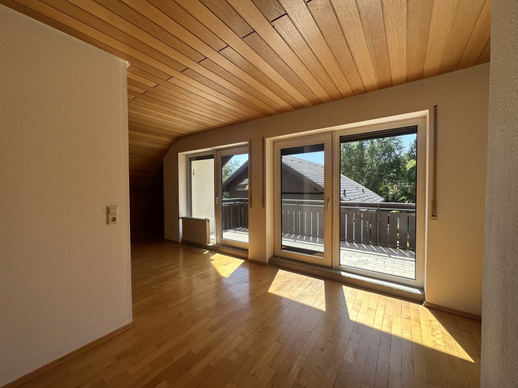 Hirn Immobilien GmbH - Immobilienangebot - Langenau / Hörvelsingen - Wohnungen - Dachgeschosswohnung mit Süd-West Balkon in ruhiger Lage in Langenau/ Hörvelsingen