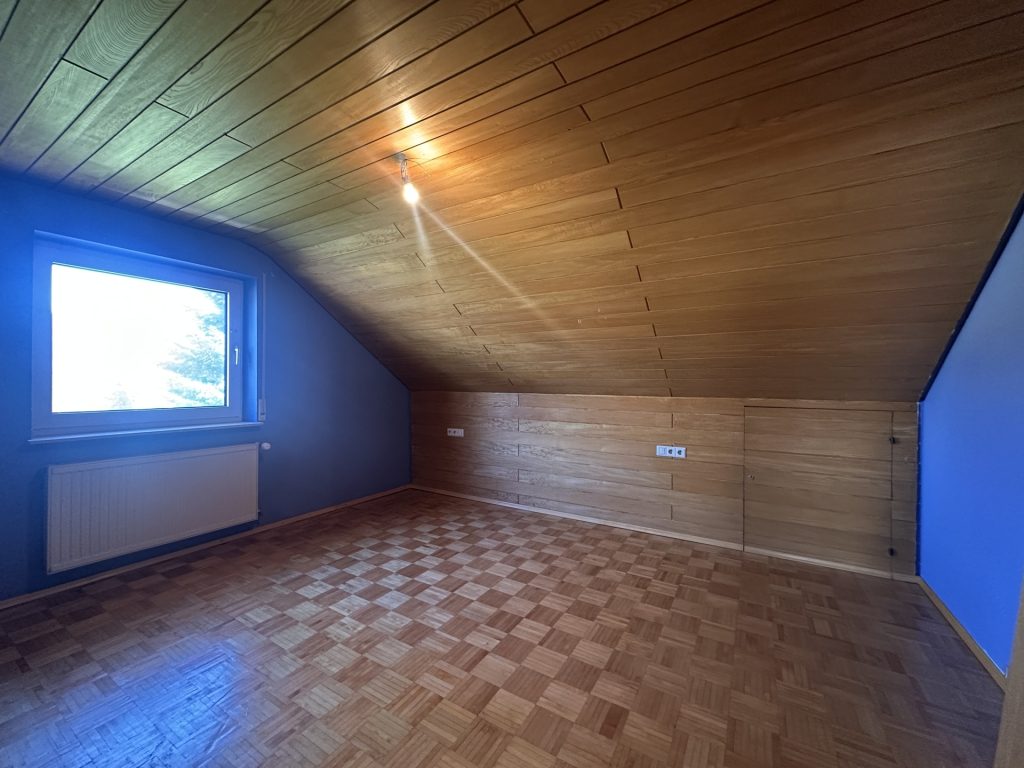 Hirn Immobilien GmbH - Immobilienangebot - Langenau / Hörvelsingen - Wohnungen - Dachgeschosswohnung mit Süd-West Balkon in ruhiger Lage in Langenau/ Hörvelsingen