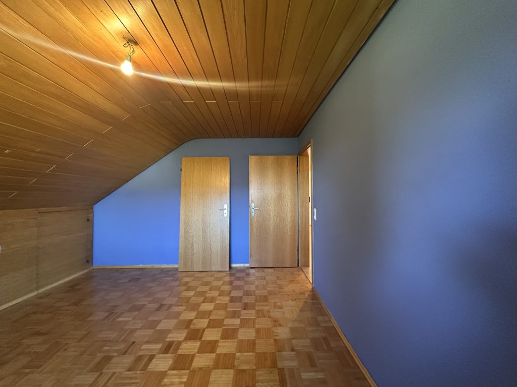 Hirn Immobilien GmbH - Immobilienangebot - Langenau / Hörvelsingen - Wohnungen - Dachgeschosswohnung mit Süd-West Balkon in ruhiger Lage in Langenau/ Hörvelsingen
