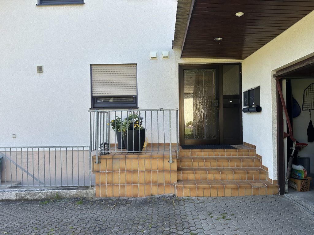 Hirn Immobilien GmbH - Immobilienangebot - Langenau / Hörvelsingen - Wohnungen - Dachgeschosswohnung mit Süd-West Balkon in ruhiger Lage in Langenau/ Hörvelsingen