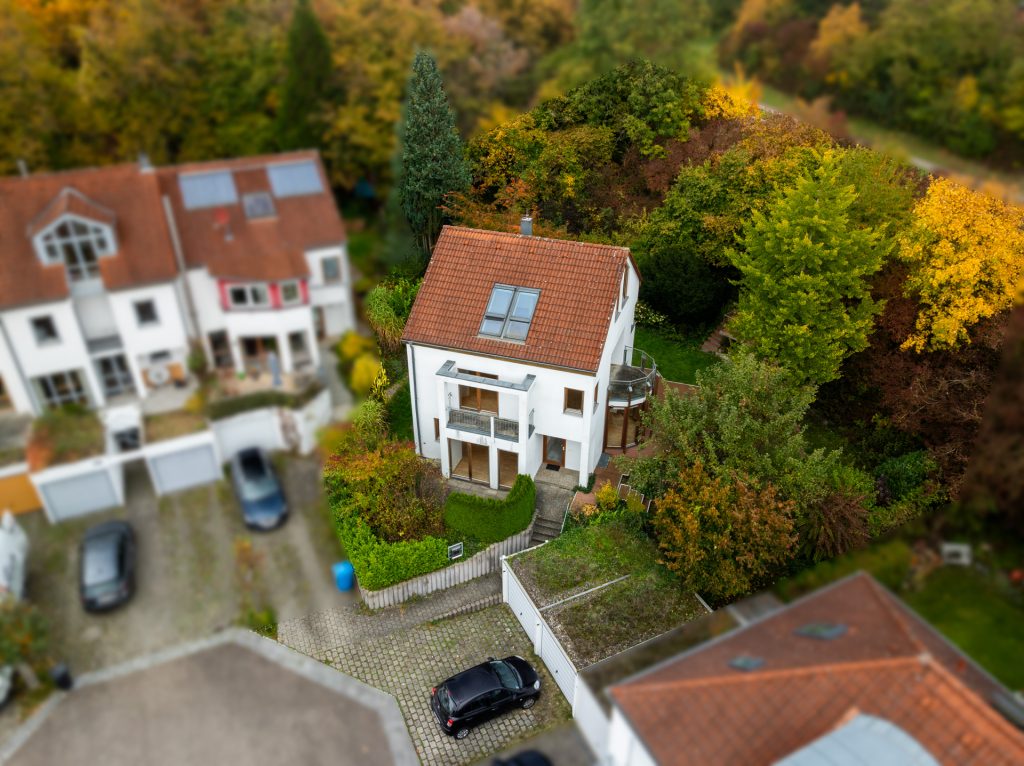 Hirn Immobilien GmbH - Immobilienangebot - Ulm - Häuser - FAMILIENGLÜCK IN TOP LAGE: EINFAMILIENHAUS MIT SPLITLEVEL AM ULMER ESELSBERG