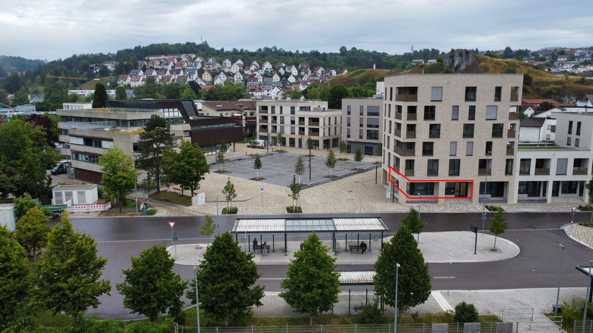 Hirn Immobilien GmbH - Immobilienangebot - Blaustein - Alle - ZENTRAL GELEGENE NEUBAU-GEWERBE-EINHEIT MIT VIEL SCHAUFENSTERFLÄCHE IN BLAUSTEIN
