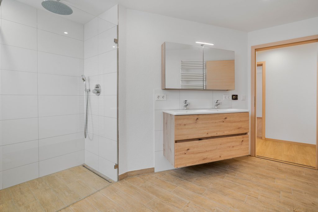 Hirn Immobilien GmbH - Immobilienangebot - Nersingen - Wohnungen - Stilvoll modernisiert: 4 Zimmer mit Balkon in ruhiger Lage