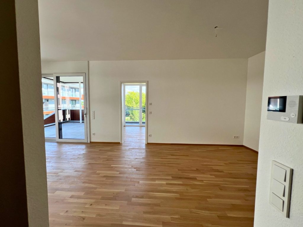Hirn Immobilien GmbH - Immobilienangebot - Langenau - Wohnungen - Einziehen und wohlfühlen, moderne 2-Zimmer-Wohnung im 2. OG mit großer Süd-Ost-Terrasse in Langenau