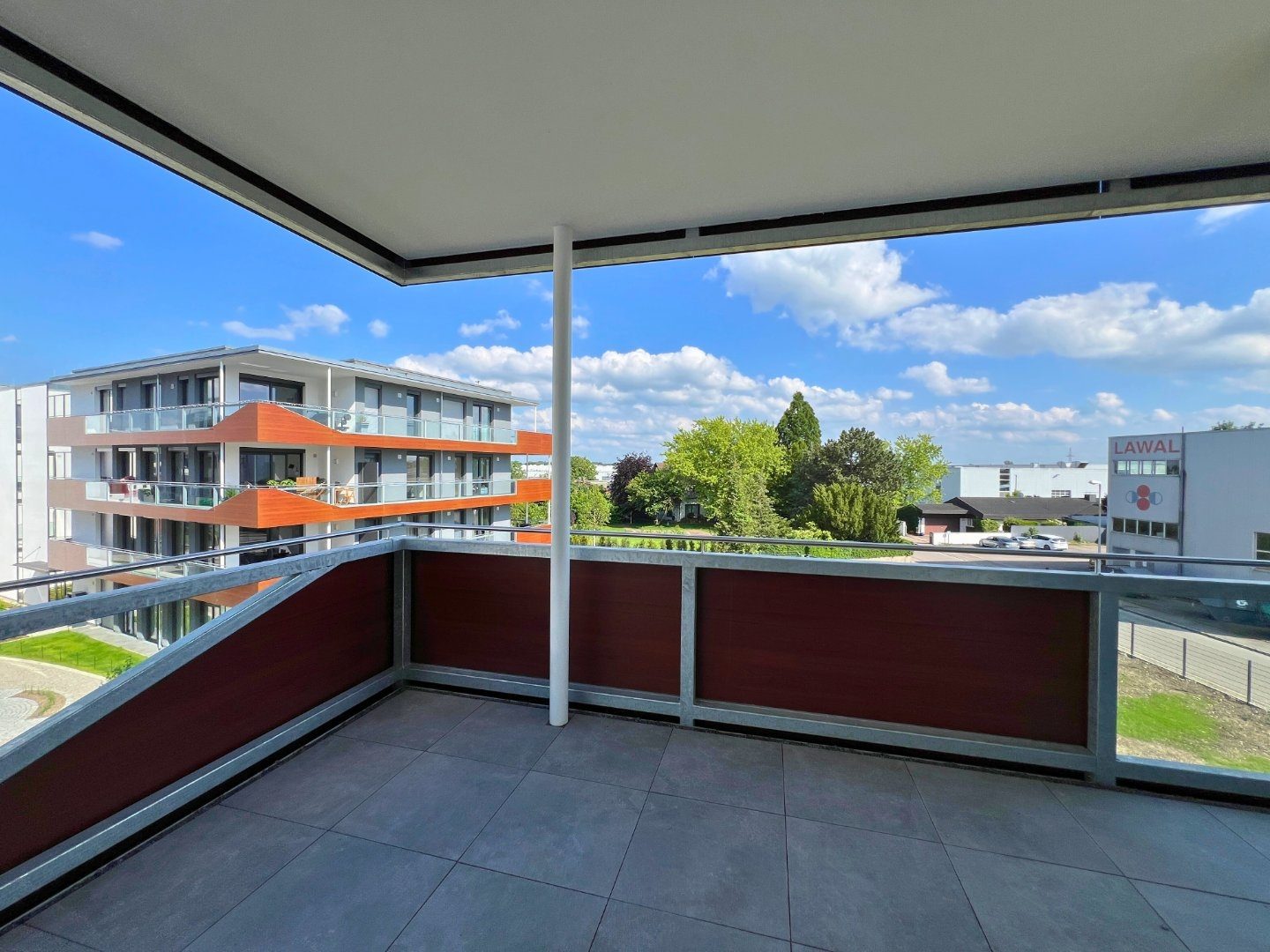 Hirn Immobilien GmbH - Immobilienangebot - Langenau - Wohnungen - Einziehen und wohlfühlen, moderne 2-Zimmer-Wohnung im 2. OG mit großer Süd-Ost-Terrasse in Langenau