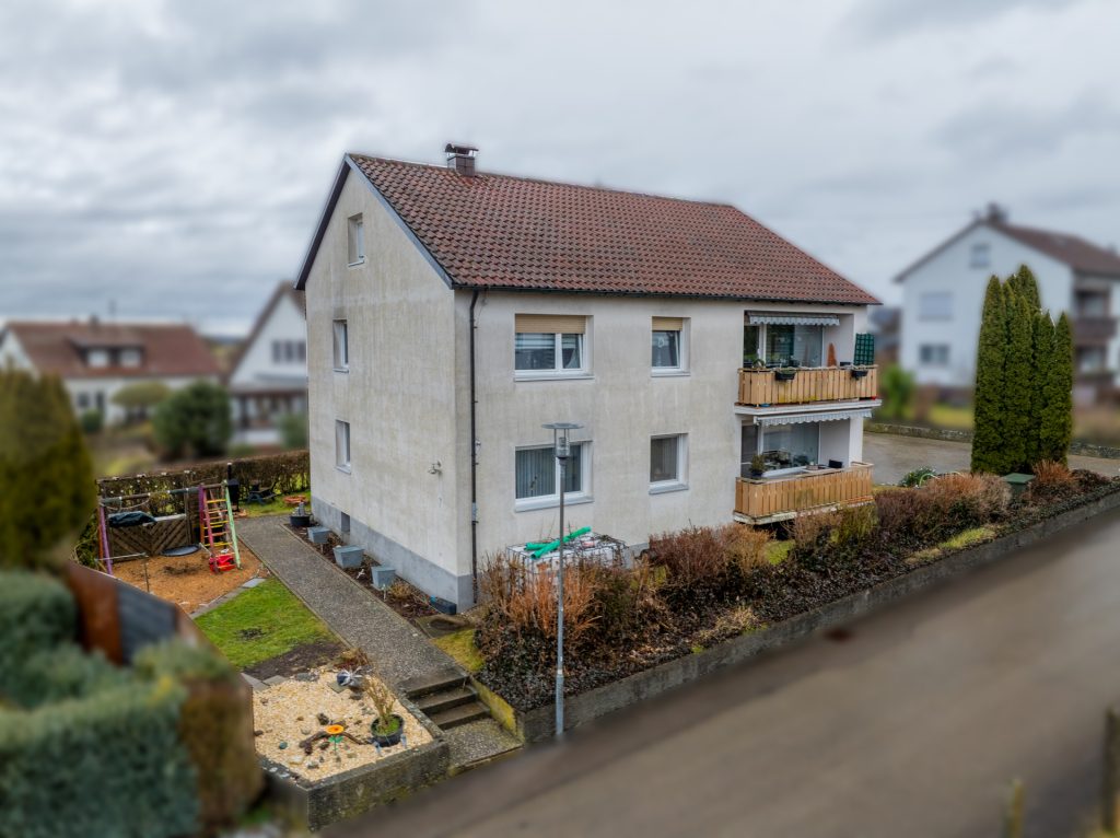 Hirn Immobilien GmbH - Immobilienangebot - Achstetten / Stetten - Häuser - Attraktive Kapitalanlage nahe Ulm – Zweifamilienhaus mit 2 vermieteten Wohneinheiten
