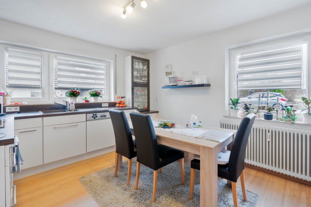 Hirn Immobilien GmbH - Immobilienangebot - Achstetten / Stetten - Häuser - Zweifamilienhaus in Achstetten – Vollvermietete Kapitalanlage mit 2 Wohneinheiten