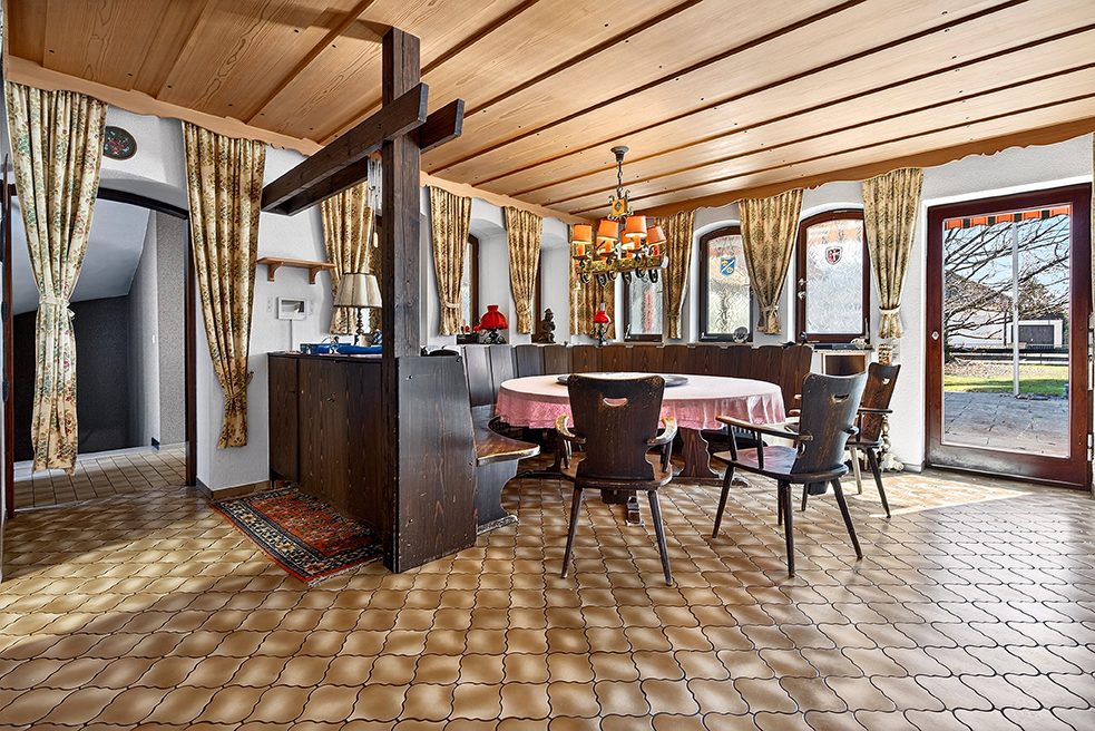 Hirn Immobilien GmbH - Immobilienangebot - Vöhringen - Häuser - Großzügiges Einfamilienhaus mit Einliegerwohnung und Praxis im Herzen von Vöhringen